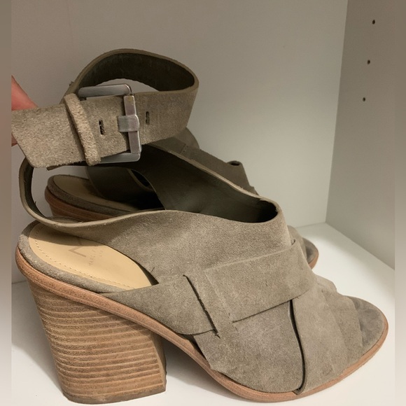 Marc Fisher Block Heels - Picture 2 of 3